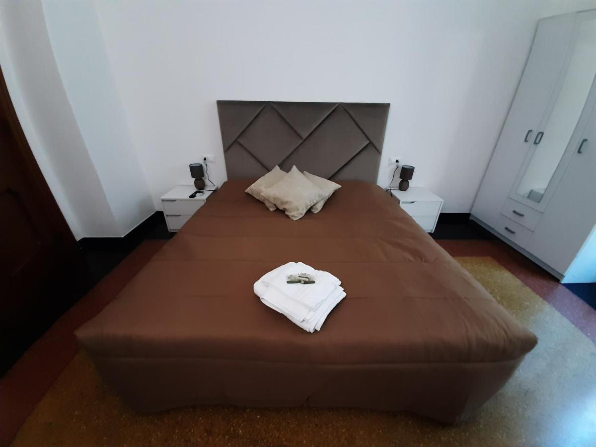 La Lanterna Di Angelo Hotel Генуа Екстериор снимка