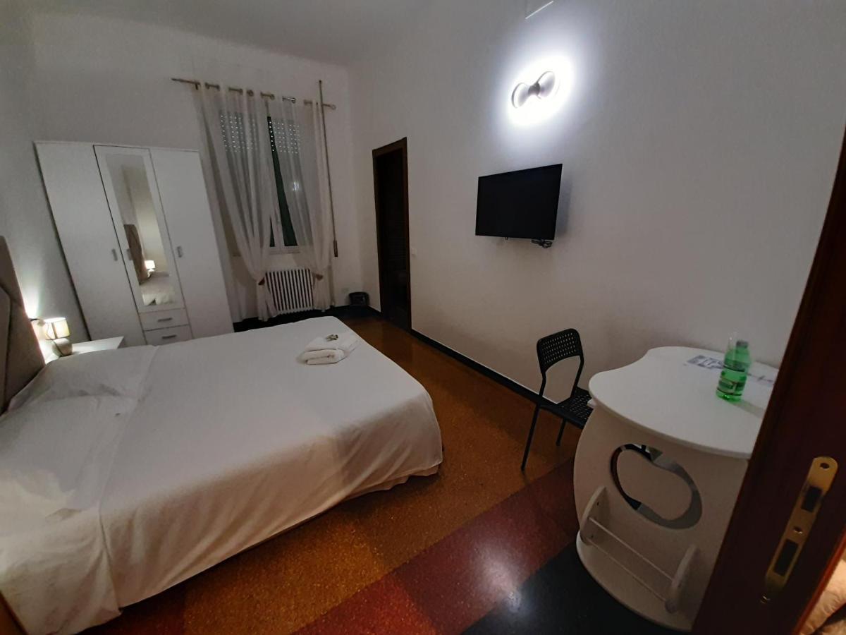 La Lanterna Di Angelo Hotel Генуа Екстериор снимка