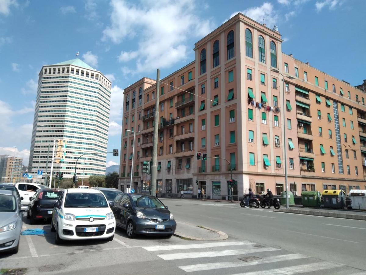 La Lanterna Di Angelo Hotel Генуа Екстериор снимка