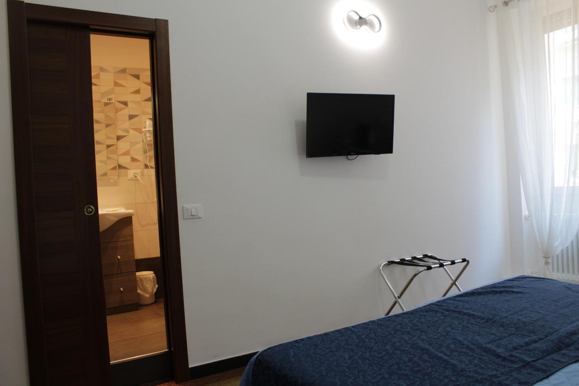 La Lanterna Di Angelo Hotel Генуа Екстериор снимка